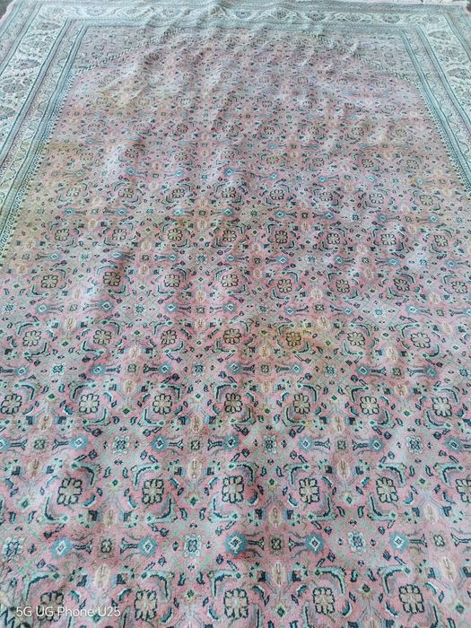 Ръчно тъкан уникален килим