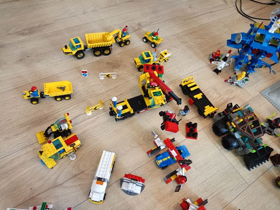 Продавам Лего lego classic space tawn city train