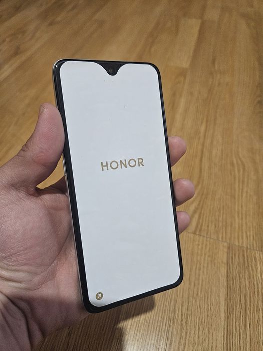 Телефон Honor чисто нов