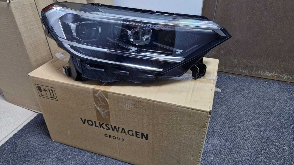 Фара R LED Оригинал VW POLO