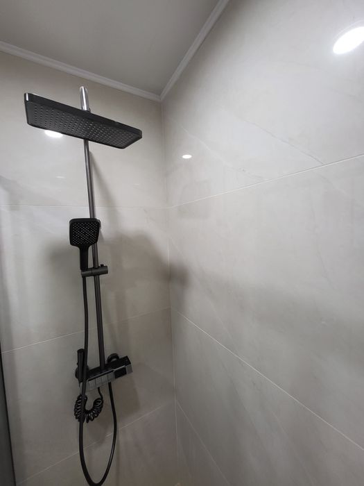 Душ система смесител баня с дисплей + аксесоари за баня