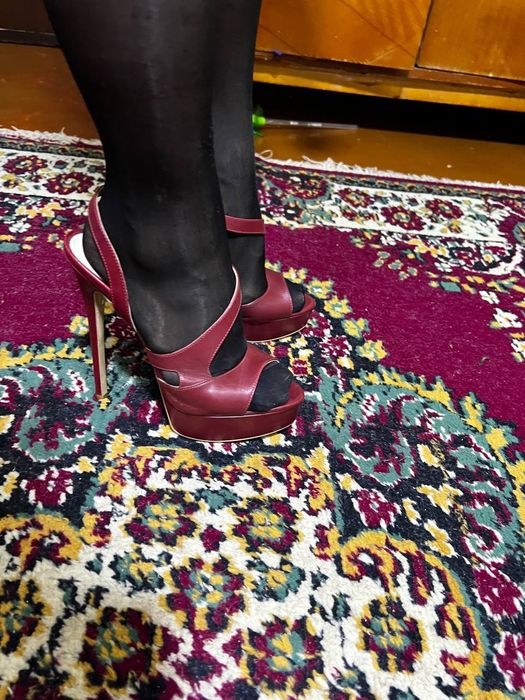 Женские туфли на высоком каблуке