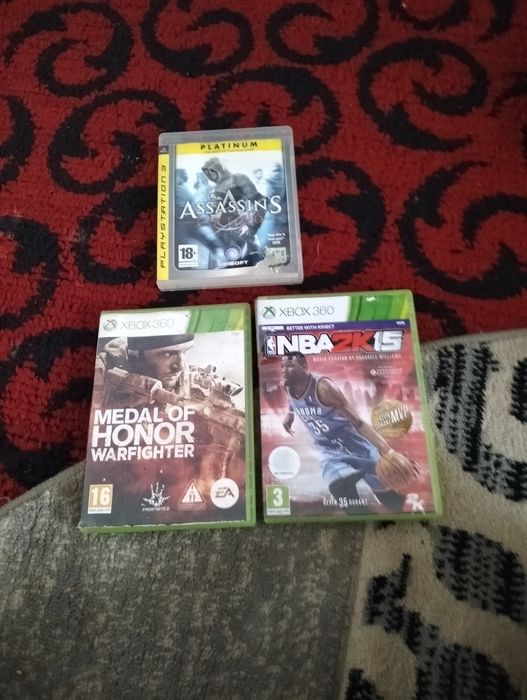 X box 360 cu 2 manete și 4 jocuri