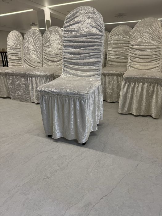Продам стулья с чехлами