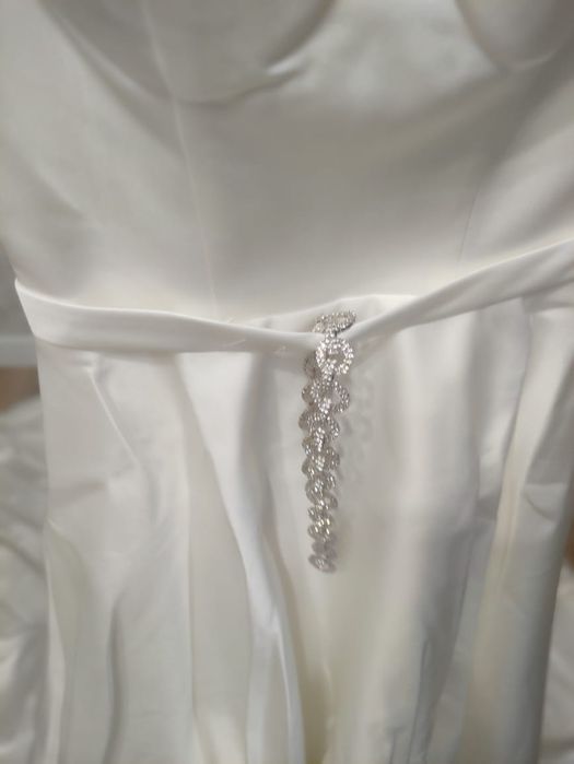 Платье невесты с фатой