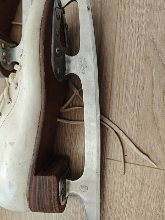 Традиционен модел дамски зимни кънки