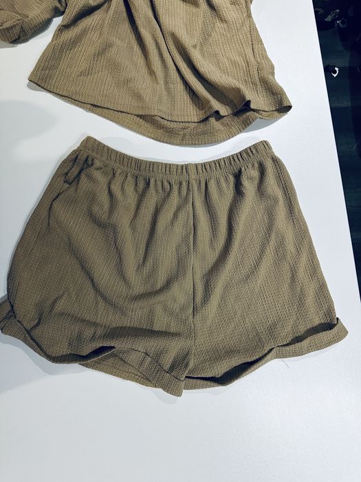 Дамски сет в бежово – размер М, нов