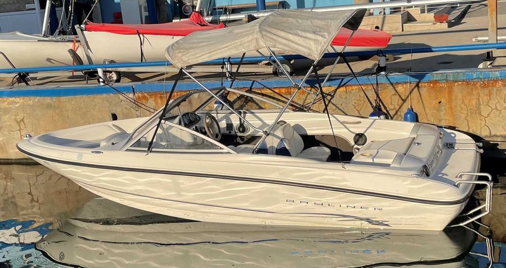 Моторна яхта Bayliner 175 Bowrider