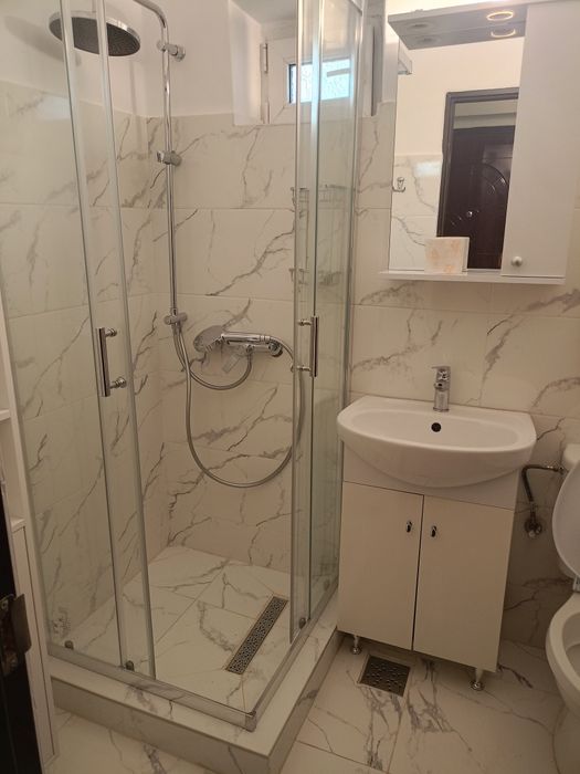 Închiriez apartament