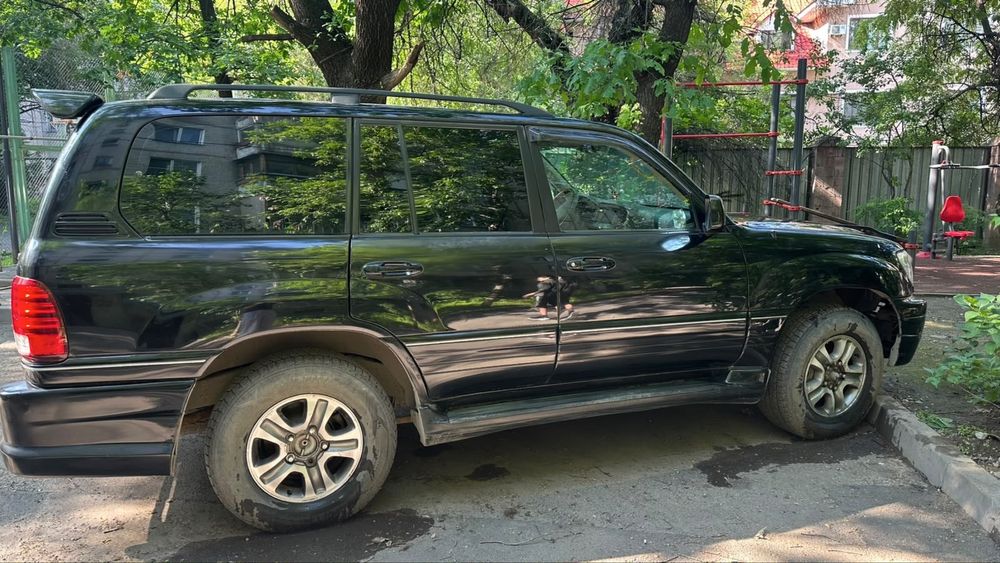Продам машину Lexus LX 470