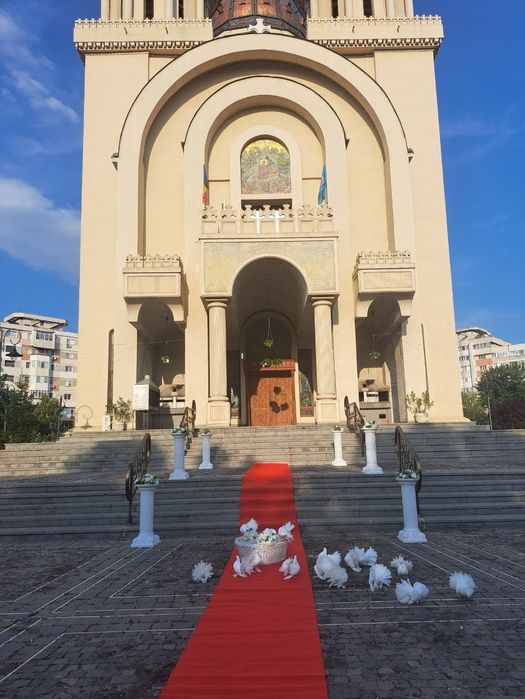 Porumbei albi, nuntă , decor biserică