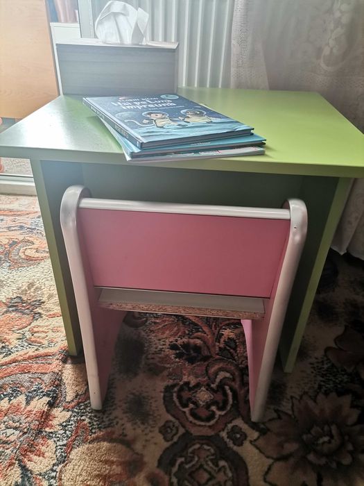 Vând măsuță cu scaun pentru copii