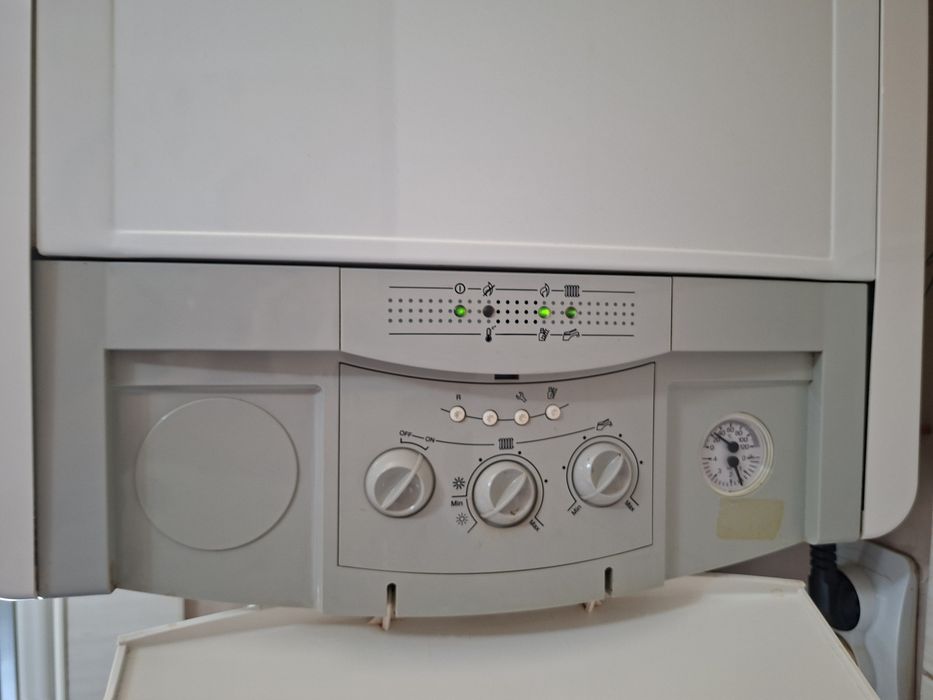 Centrală termică murală pe gaz E.C.A. Calora Functionala, un model convențional (clasic) + termostat fara fir,demontata astăzi 02.08.2026