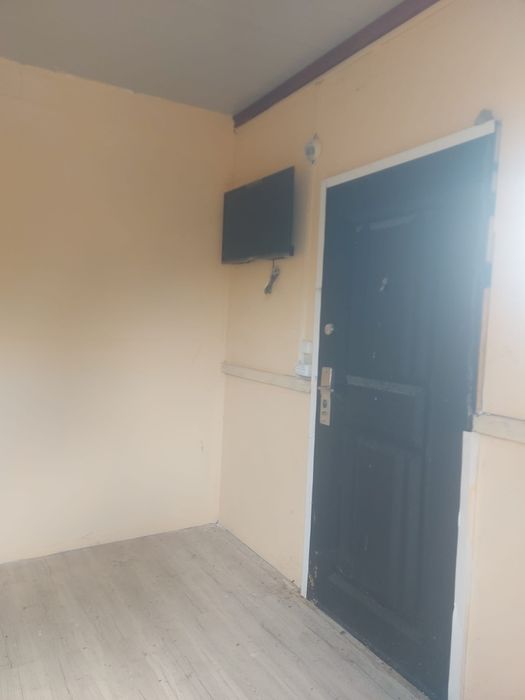 Pachet complet – container locuibil + căsuță lemn 24 mp + 5 panouri solare + generator + piscină