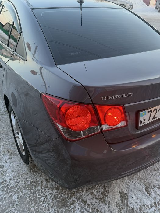 Chevrolet Cruze автомобиль
