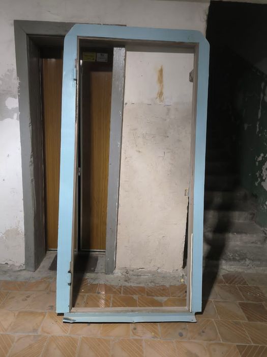 Продам железную дверь