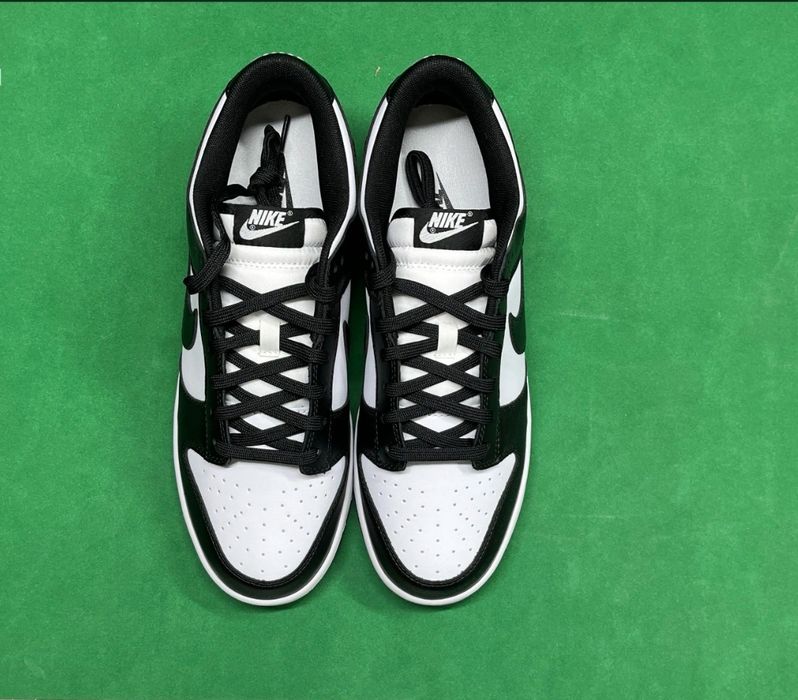 Panda dunks low black and white