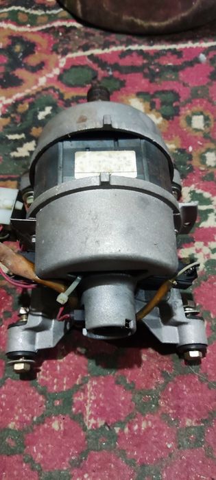 Електромотори за пералня и перални Whirlpool за части.