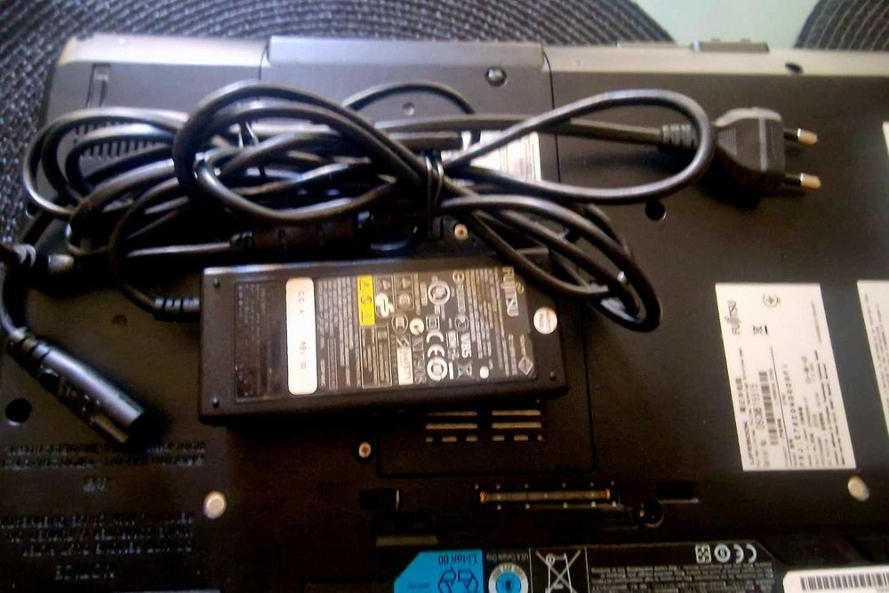 Лаптоп 15.6" Fujitsu E782 Intel® i5-3230M 3.2 GHz 4GB DDR3L 500GB