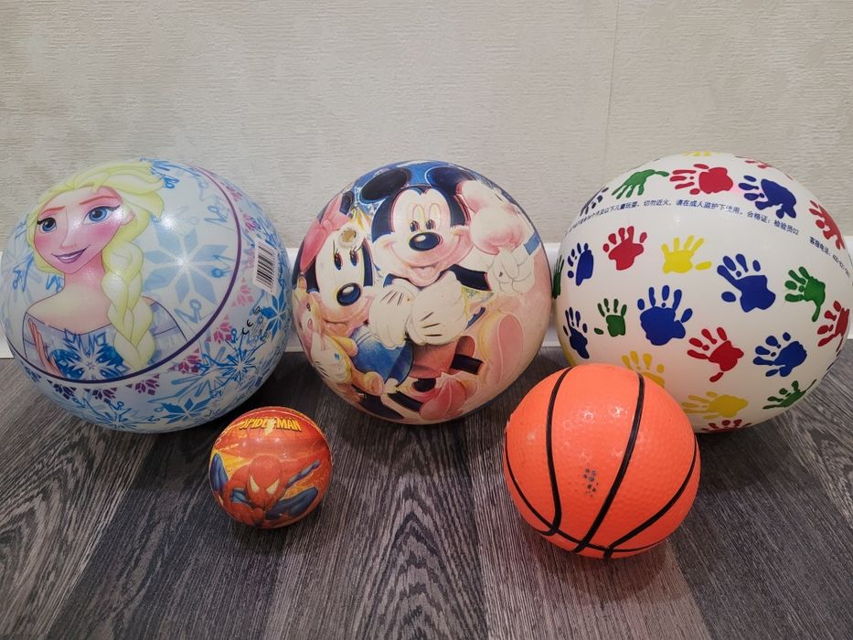 Продам мячики разные за все 3000