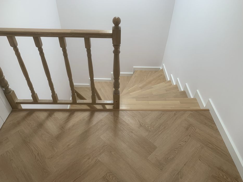 Parchetar cu experiențăMontaj parchet plinta,scari interioare, pervaze