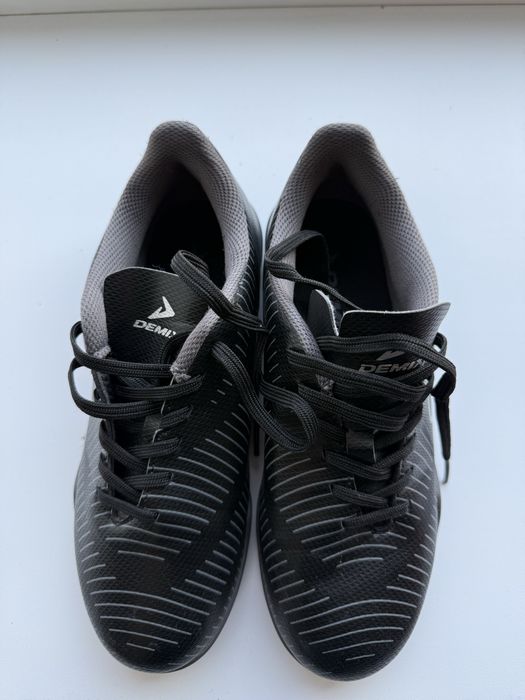 Бутсы на мальчика размер 35