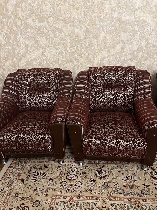 Devan va kreslo sotiladi