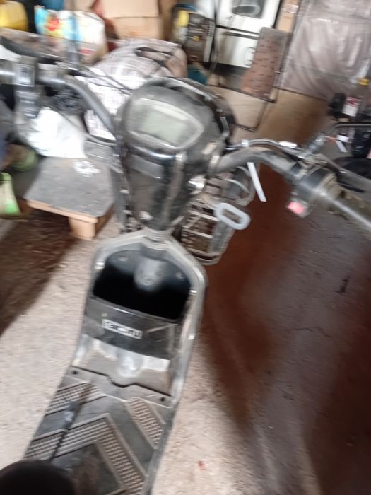 Продаётся електро скутер ск8