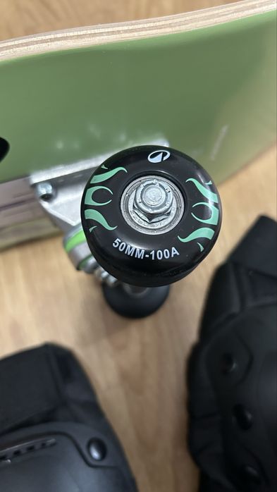 Set complet skateboard Decathlon + echipament protecție Oxelo