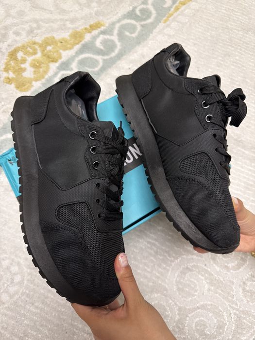 Продам мужские кросовки весна-лето