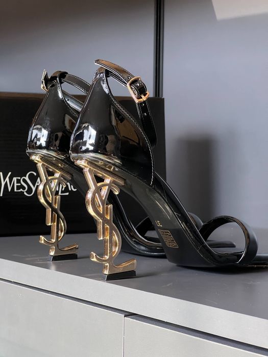 Pantofi Yves Saint Laurent noi