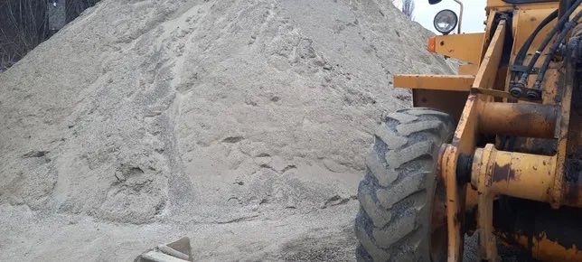 Asfalt frezat/ beton concasat/ piatra/ nisip/ balast/ pamant negru