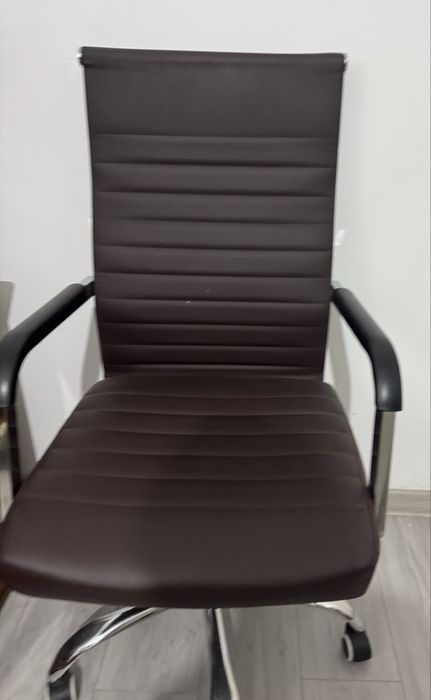 Scaun de birou reglabil pe inaltime