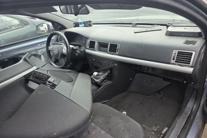 Lampa / Tripla stop dreapta pe aripa Opel Vectra 2003 1.6 MT (105 hp)
