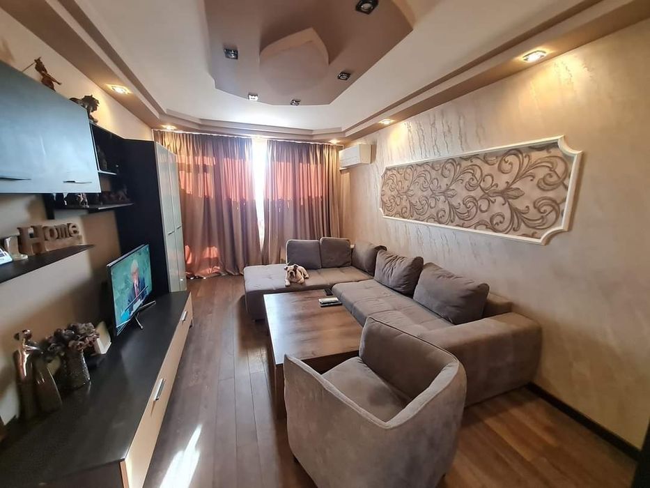 Продава се Тристаен апартамент в Сливен, Център - 90 кв.м за 1589 €/кв.м - Снимка #10