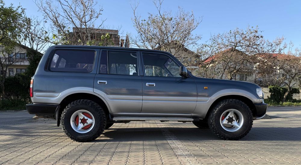 Toyota Land Cruiser HJ 80 Autoutilitara/ Vehicul istoric