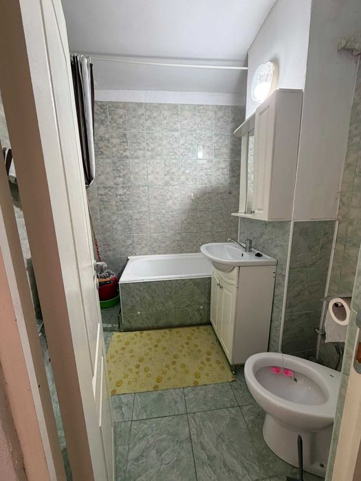 Inchiriez apartament