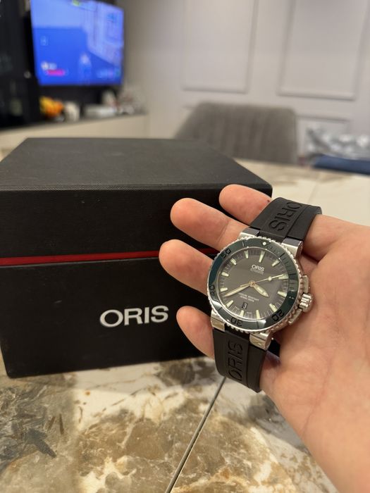 Швейцарски часовник ORIS Aquis 43mm