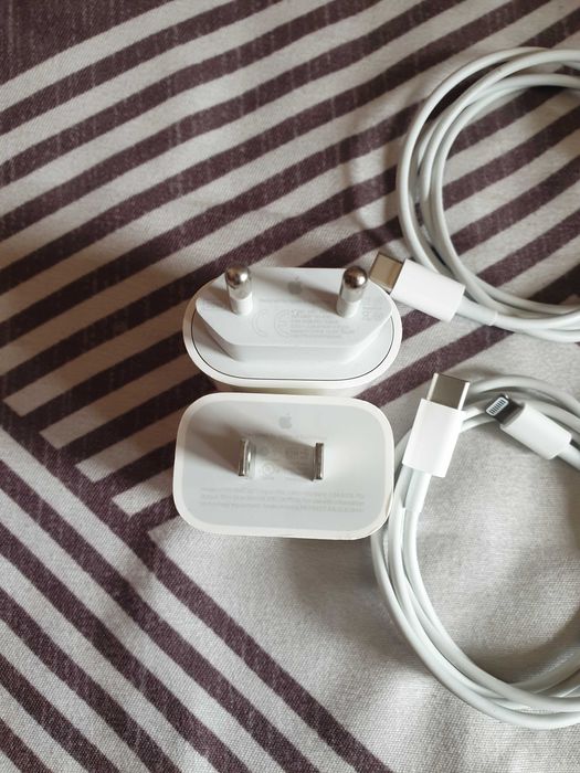 Продам оригинальное зарядное устройство от  iphone