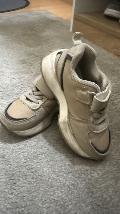 Детские кроссовки