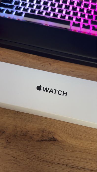 Apple Watch SE 3 44mm Midnight GPS + подарък метална верижка