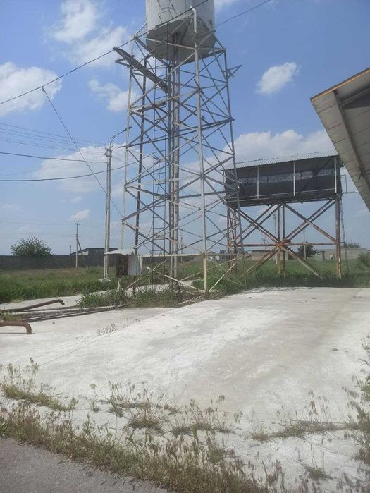 ХХХ продаётся склад  2,3 гектар 1,5 км от Food city