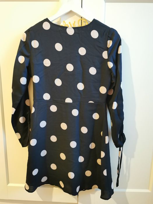 Рокли къси, дантела, на точки, вталена двуцветна