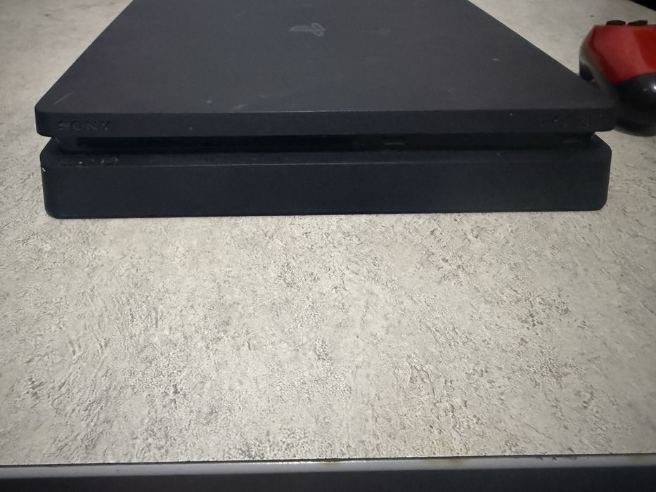 Play station 4 slim