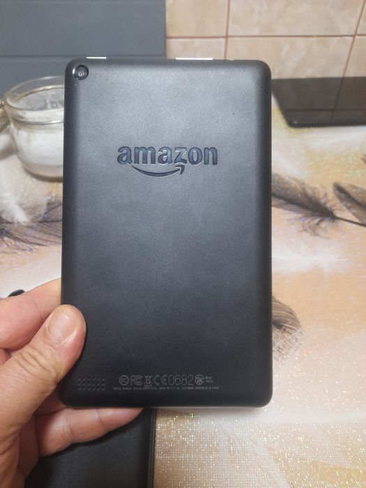 Vind amazon fire generația 5 cu peste 2300 de cărți în limba română