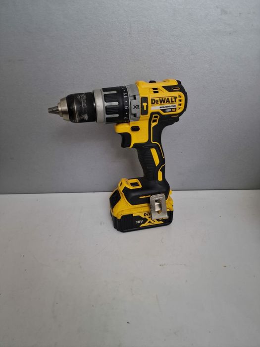 Dewalt DCD 796 Mașina de infiletat cu percutie 5.0AH Brushless