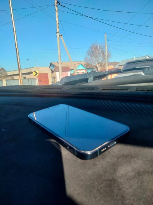 Айфон 12 про.