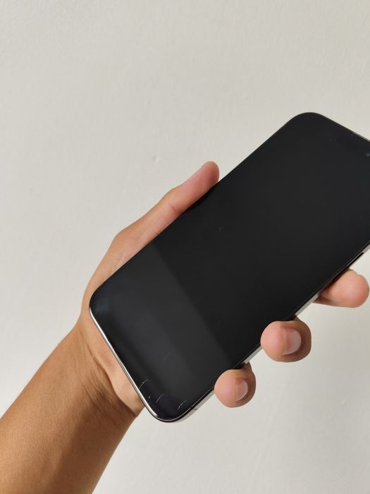 iPhone 15 pro max заблокирован