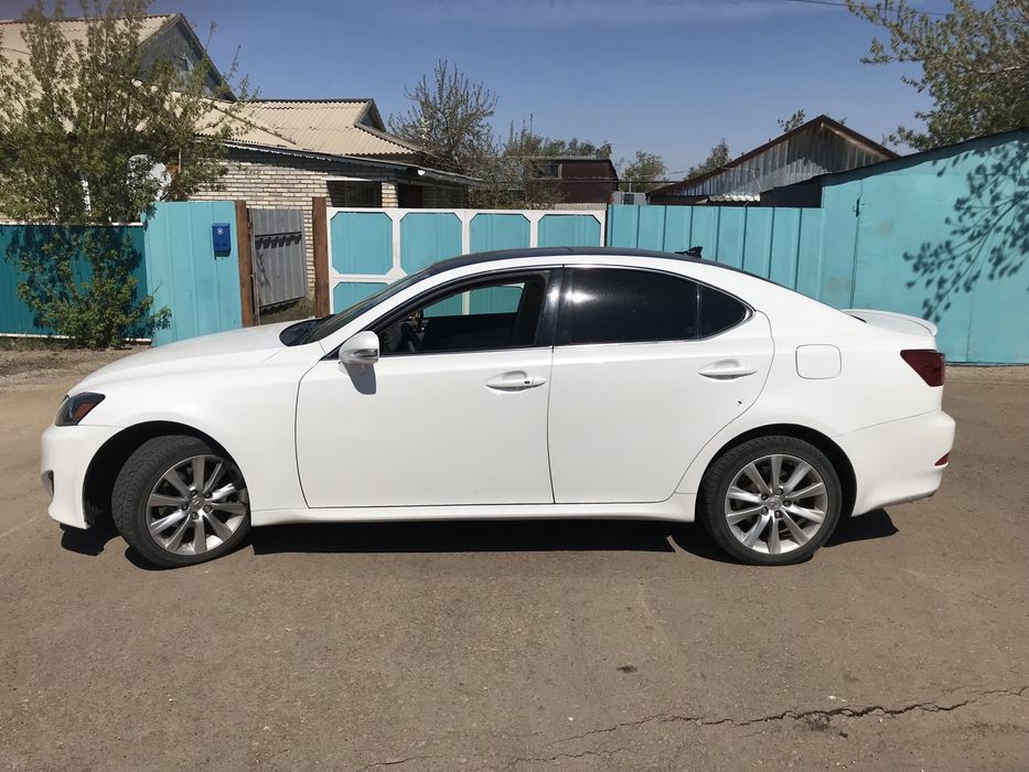 Lexus IS 250.