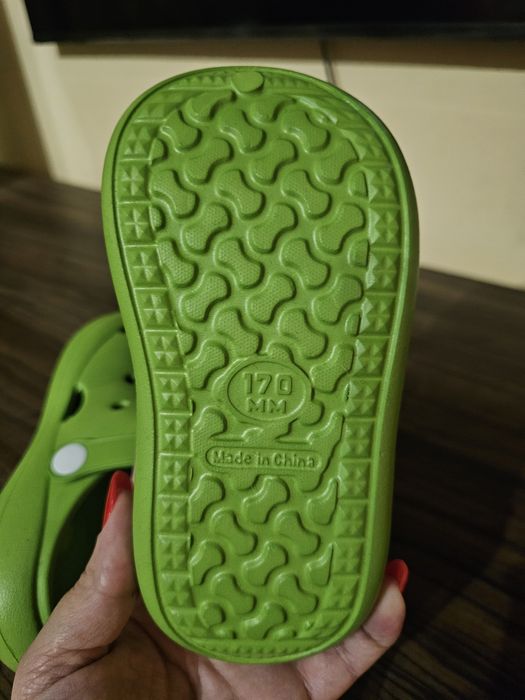 Slapi tip crocs baieti